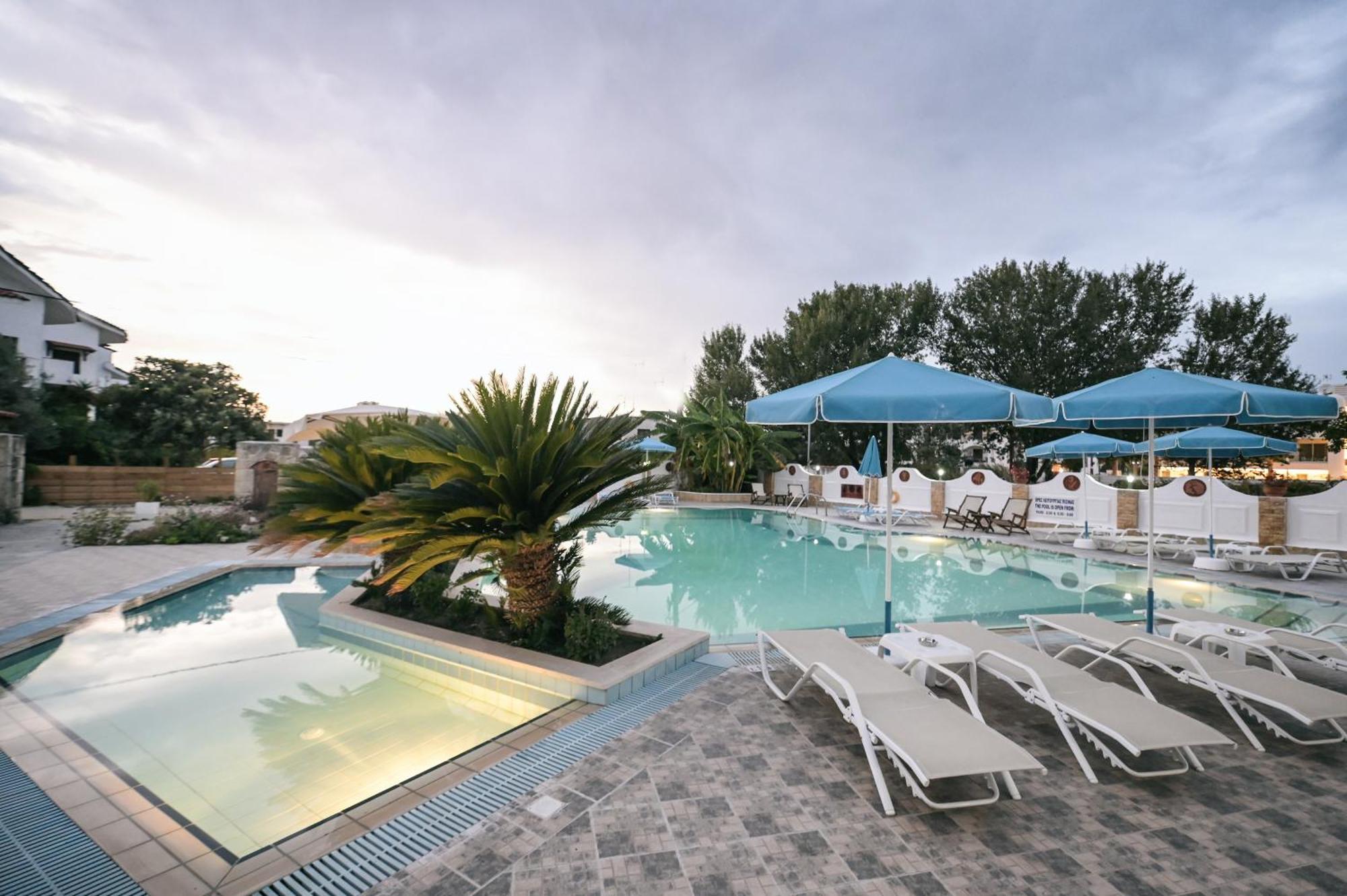 Estia Hotel Fourka Buitenkant foto